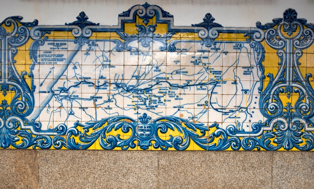 Painel de azulejos da Estação Ferroviária de Vilar Formoso. Plano da Rede Ferroviária da Beira Alta